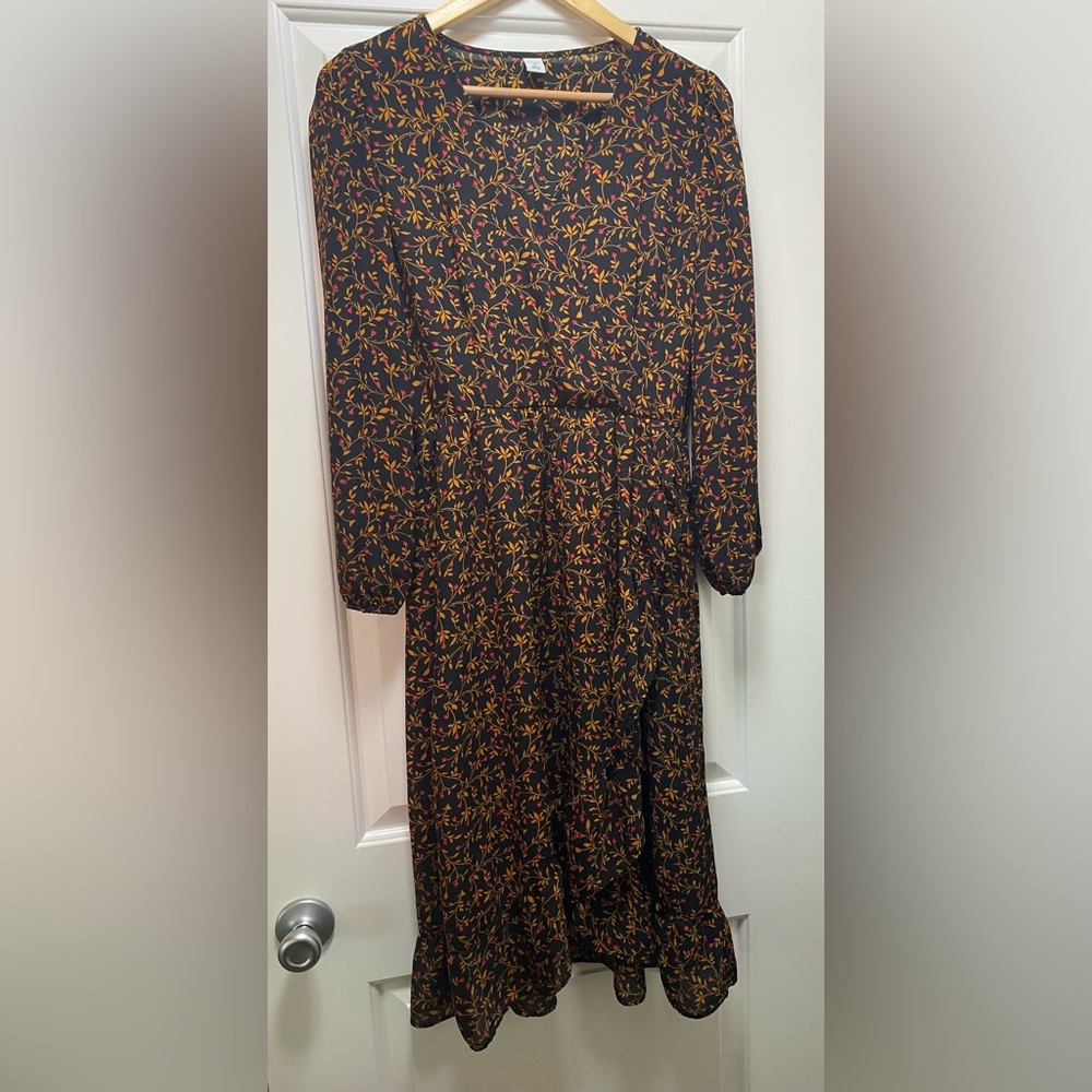 3/$20 Old Navy Long Sleeve Black Floral Lined Wrap Midi Dress M